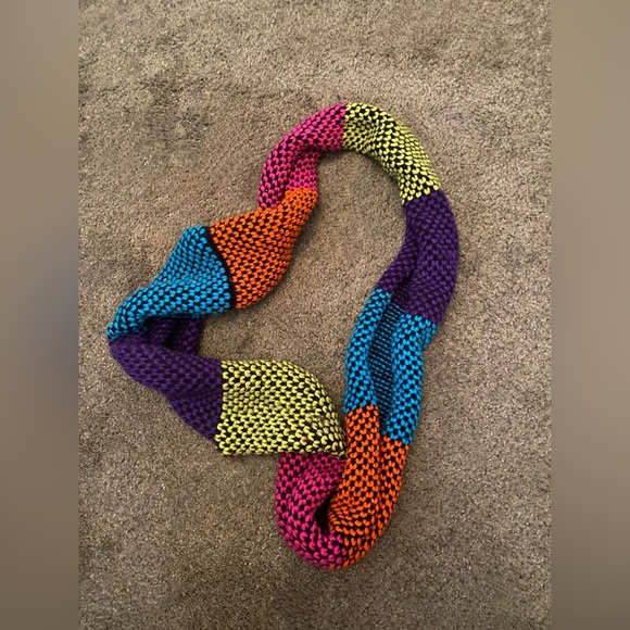 Colorful scarf - Picture 2 of 3